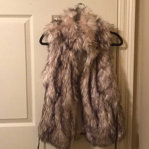 Super Cute Fur Vest Coat-NWT - Picture 4 of 6